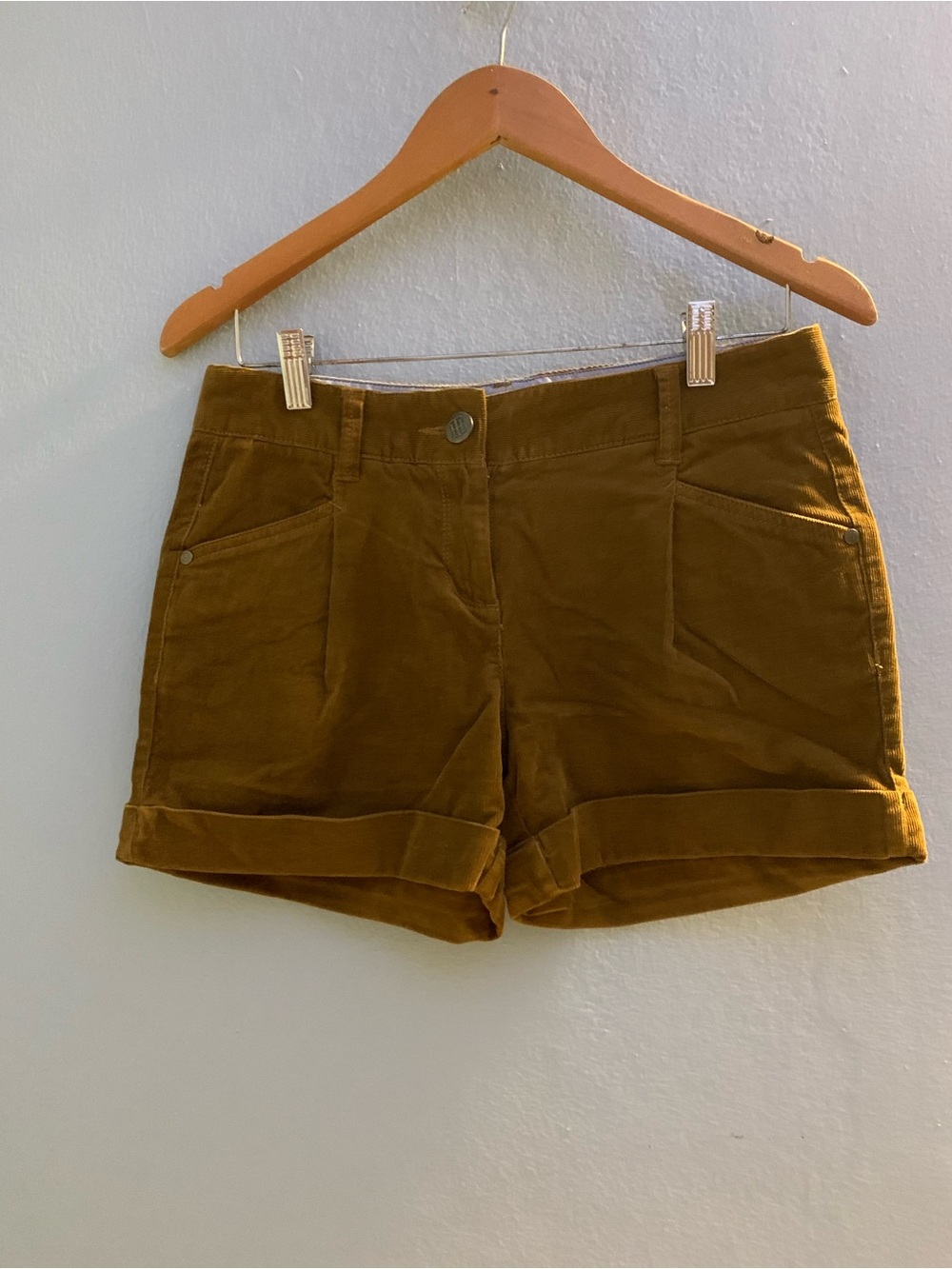 Tommy Hilfiger High-Waist Rolled Hem Shorts in Mustard Brown